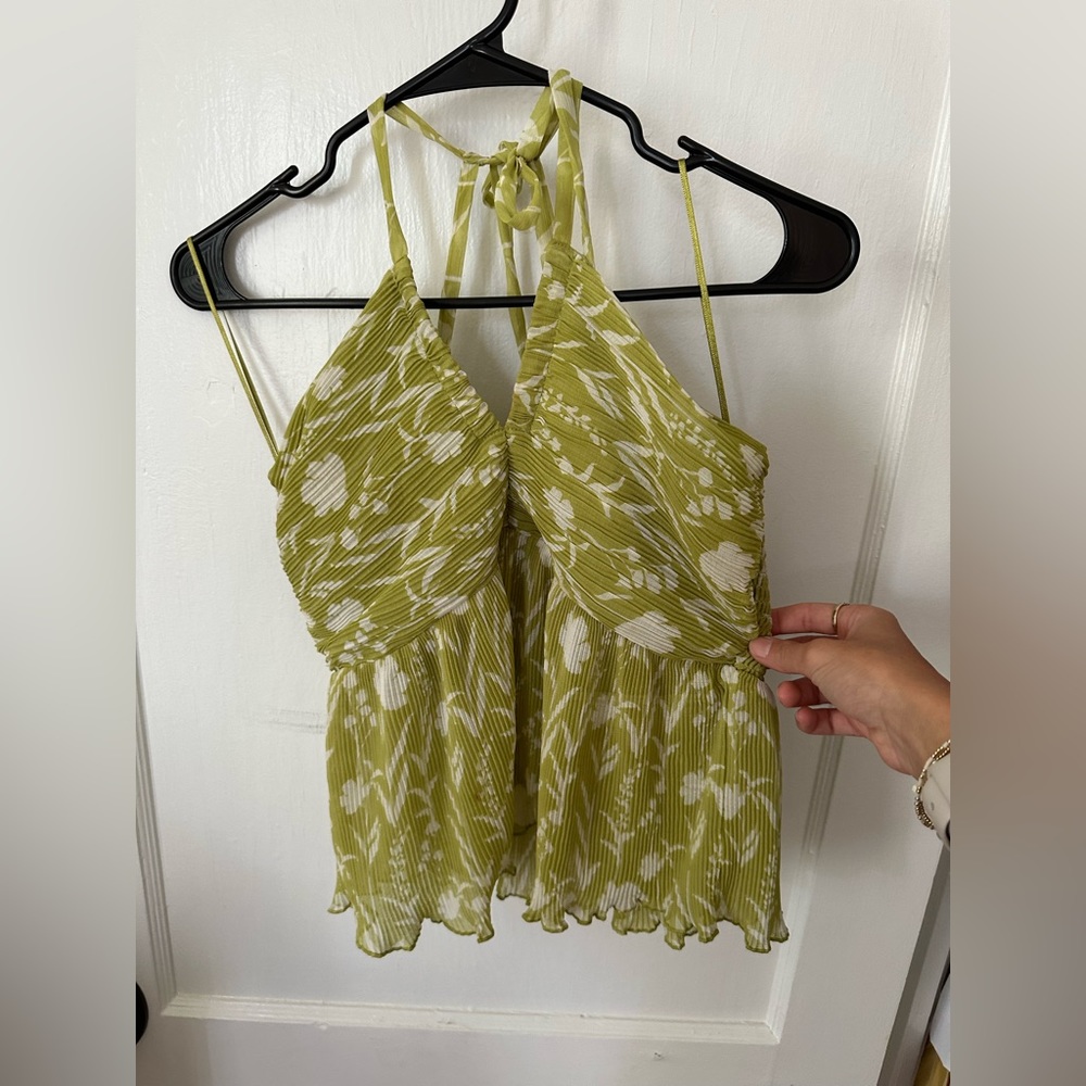 Green flowy crop top, I LOVE